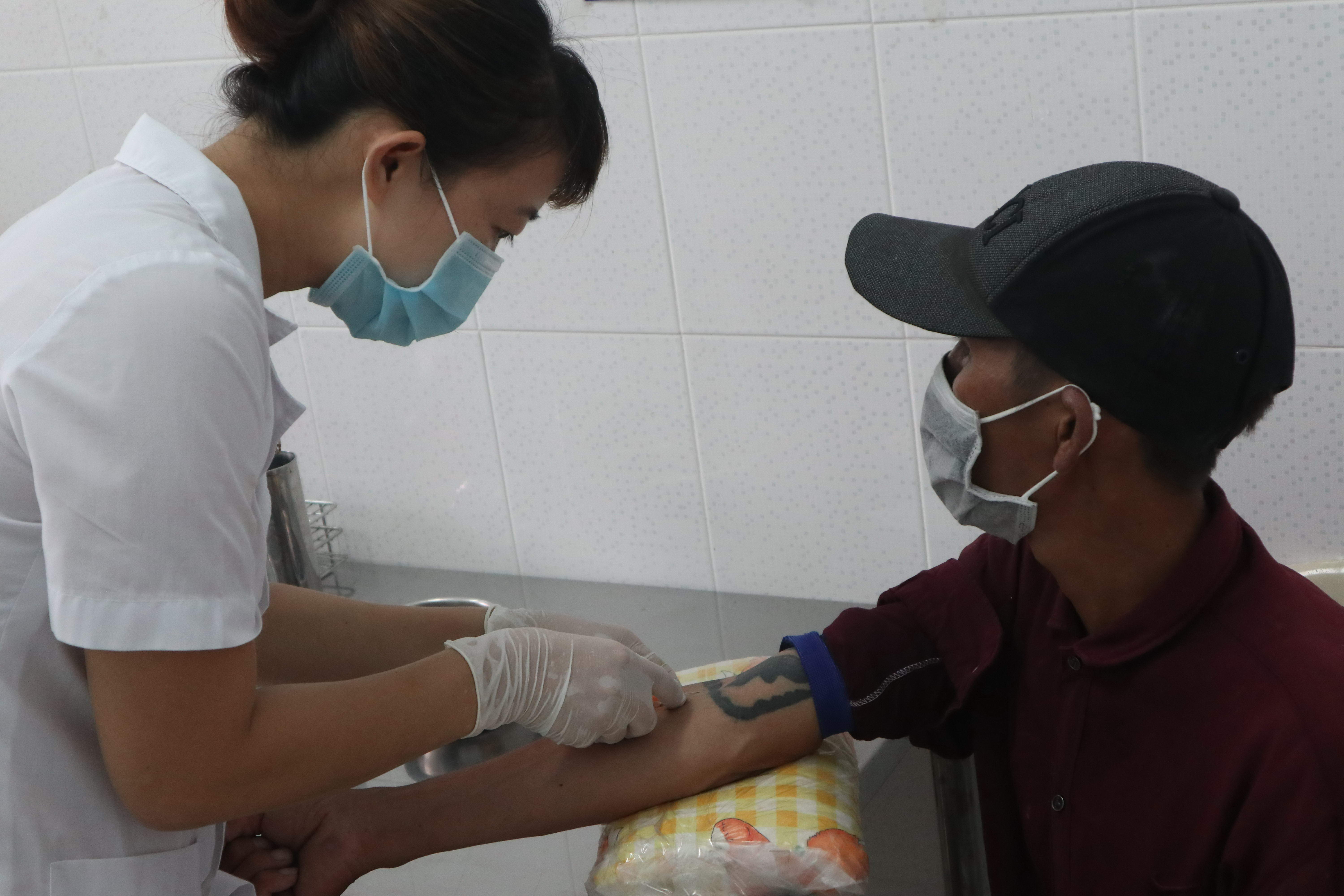 NHỮNG LƯU Ý TRONG ĐIỀU TRỊ HIV/AIDS